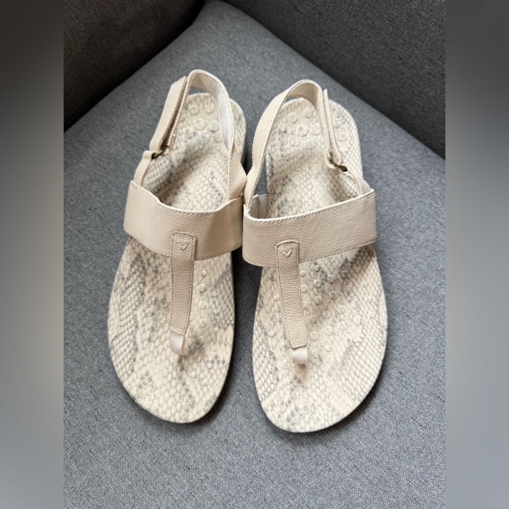 Vionic Women's Tala Cream Ivory Leather Thong Sandals Cream Gray Size 11 Snake